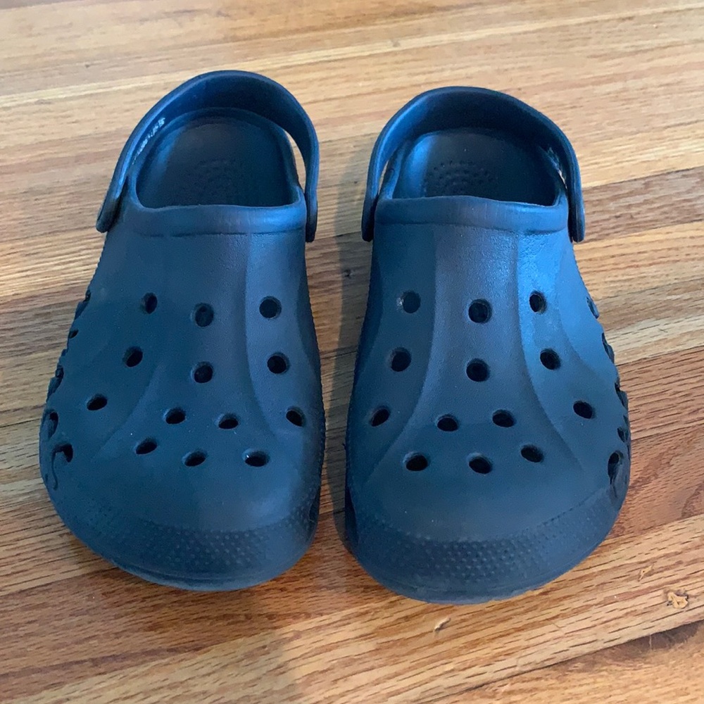 Crocs navy blue shoes.